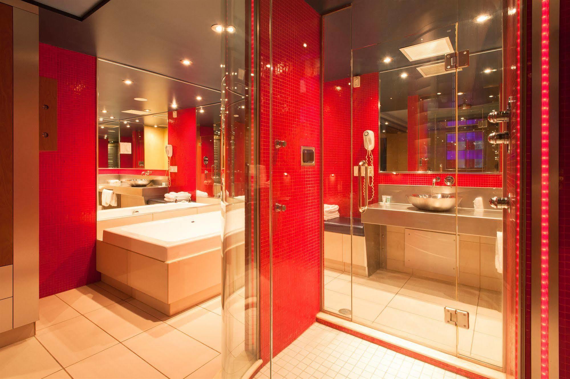 Le Chabrol Hotel & Suites Montréal Esterno foto